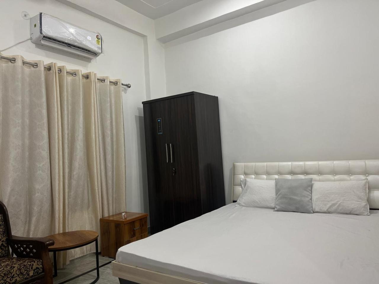 Shri Ram International Home Stay Ayodhya Quarto foto